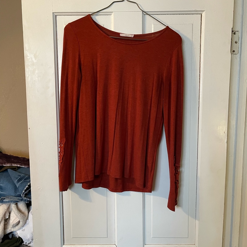 Lelis size medium orange tee with cut out on the sleeve